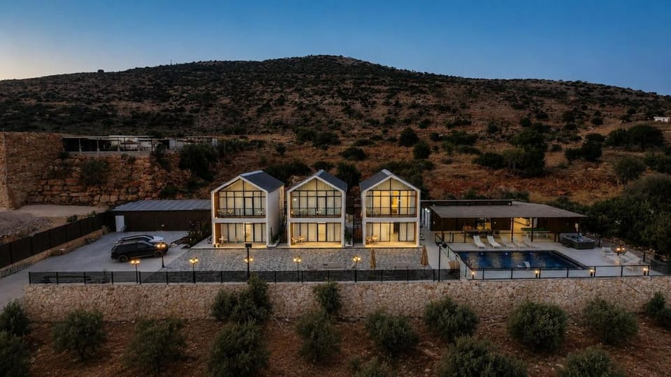 מתחם יוקרתי בהרי הגליל העליון עם בריכה משותפת Nature lodge in North District