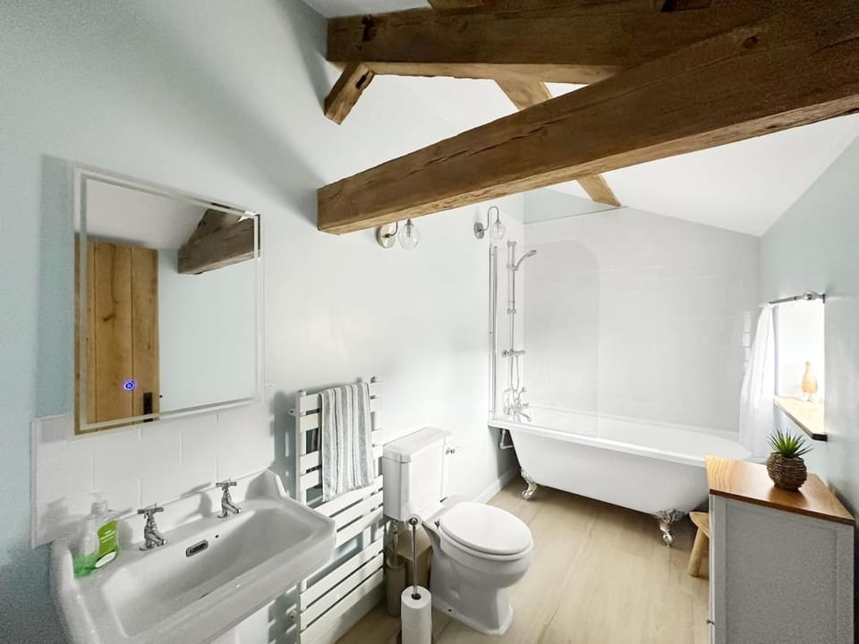 Cosy Ripley Cottage, Dog-Friendly, Log Burner House in Borough of Harrogate