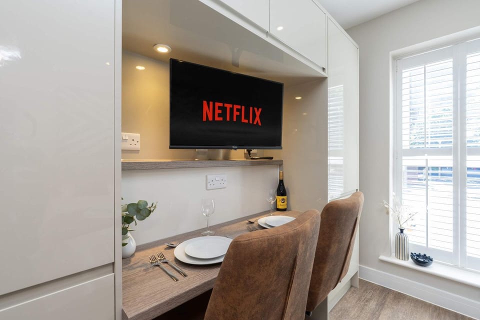 Stylish Modern Studio with Double Bed Apartment in Southampton