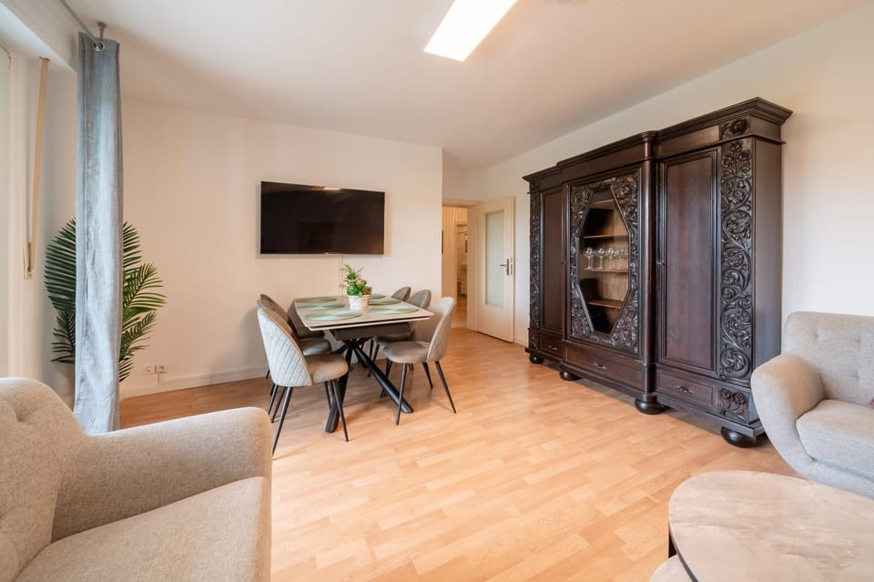TV and multimedia, Living room, Dining area