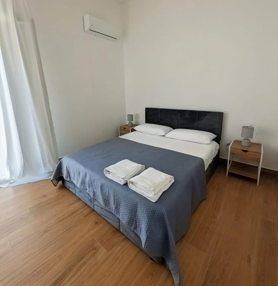 Bed, Photo of the whole room, Bedroom, towels, air conditioner