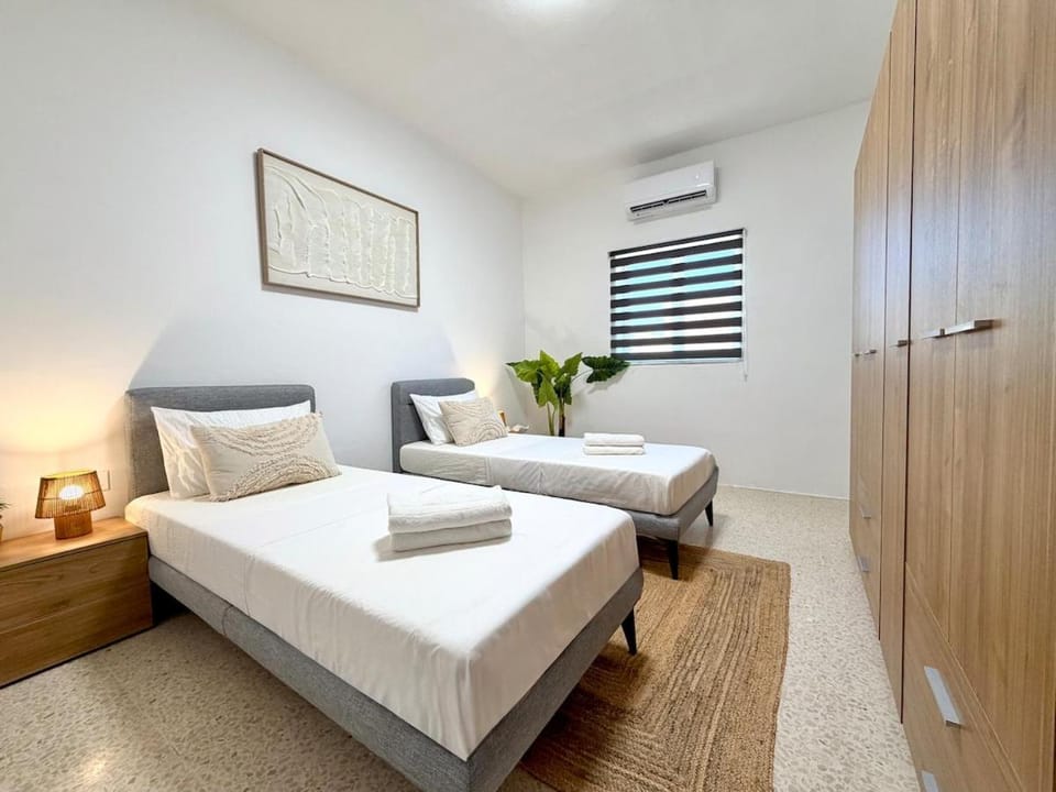 Huge 4BR House with Rooftop just 5min to Valletta House in Malta