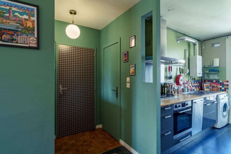 Kitchen or kitchenette