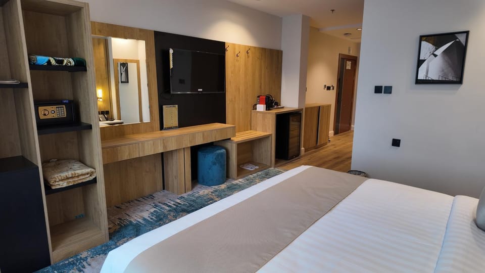 Photo of the whole room, Bedroom