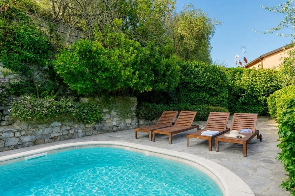 Swimming pool Veranda AC Free Parking Apartment in Rapallo