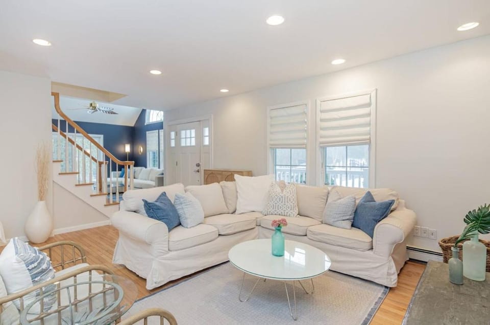 Rove Travel - Saltmeadow - Home with Pool & BBQ House in Westhampton Beach
