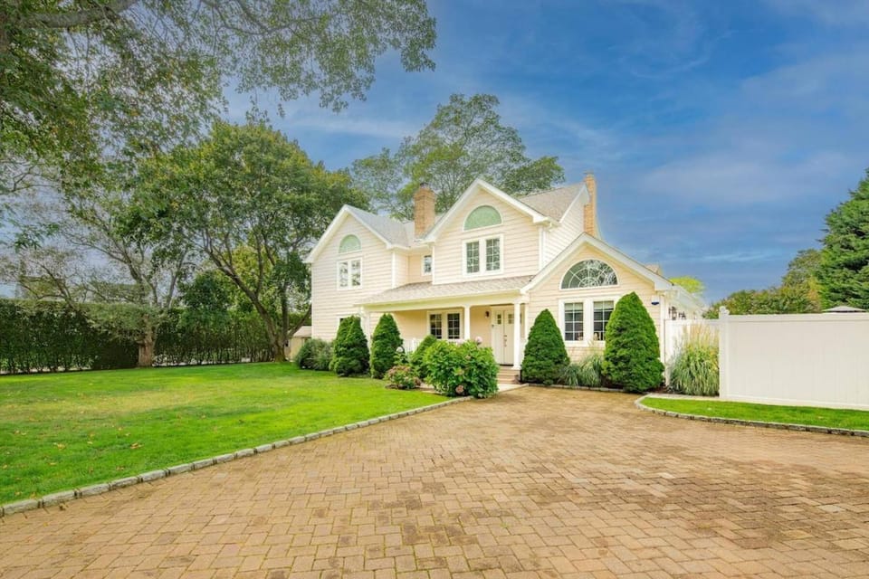 Rove Travel - Saltmeadow - Home with Pool & BBQ House in Westhampton Beach