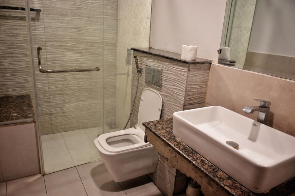 Toilet, Bathroom, bidet, towels