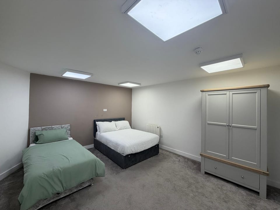 Cozy 2-BDR Apt - Room service - Free parking Apartment in Wolverhampton