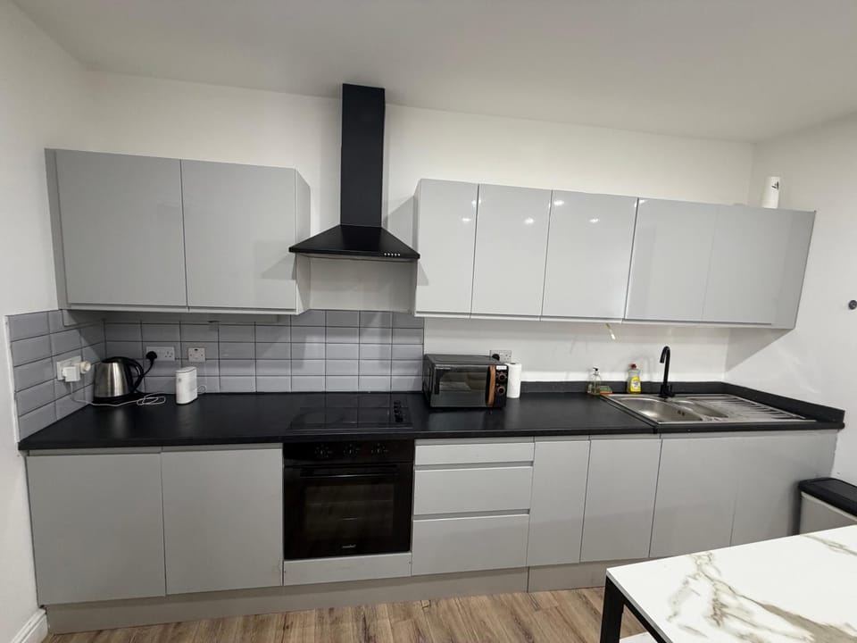 Cozy 2-BDR Apt - Room service - Free parking Apartment in Wolverhampton