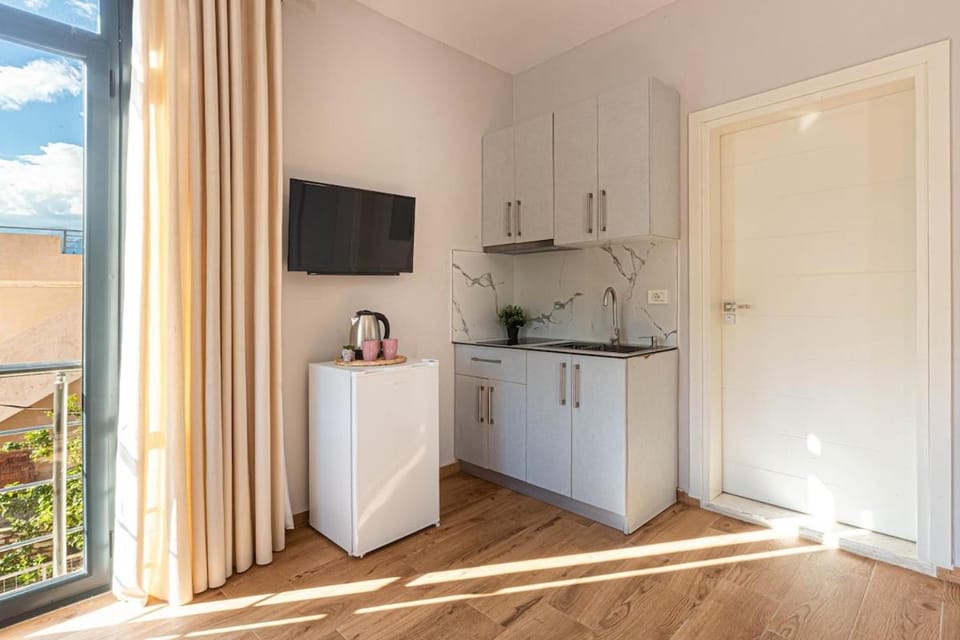 Sea Breeze Suite 24 Llaman - KITCHEN, Free Parking - 3 people Apartment in Vlorë County, Albania