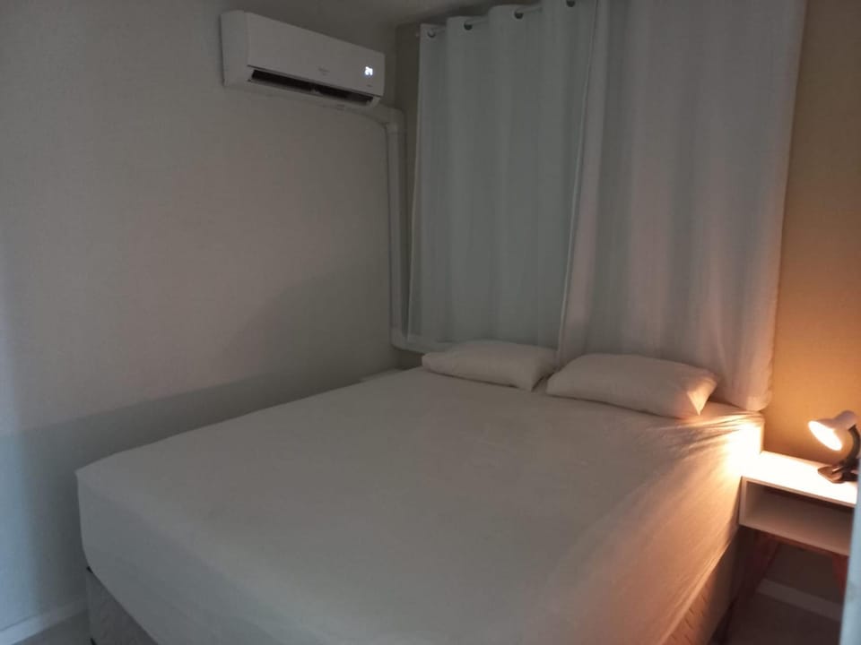 Bed, Bedroom, air conditioner