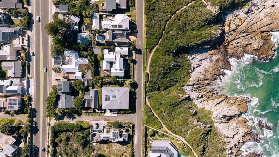 Kwaaiwater - 5BR Family Home - Pets - Hermanus House in Hermanus