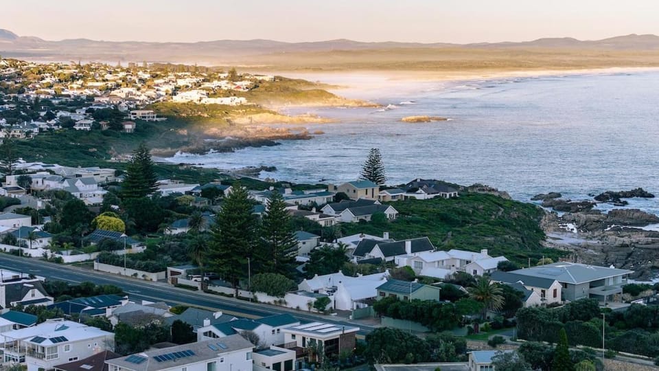 Kwaaiwater - 5BR Family Home - Pets - Hermanus House in Hermanus