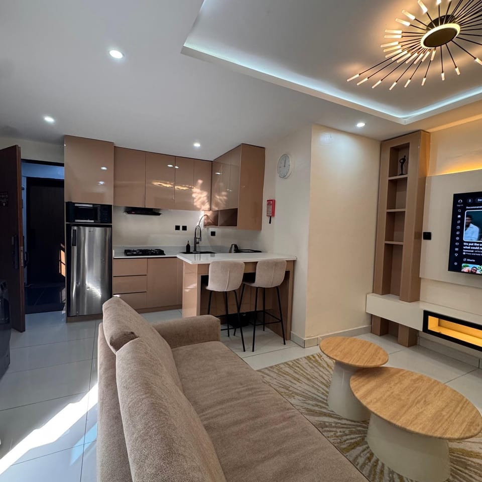 Kitchen or kitchenette, Seating area, Dining area, oven, stove