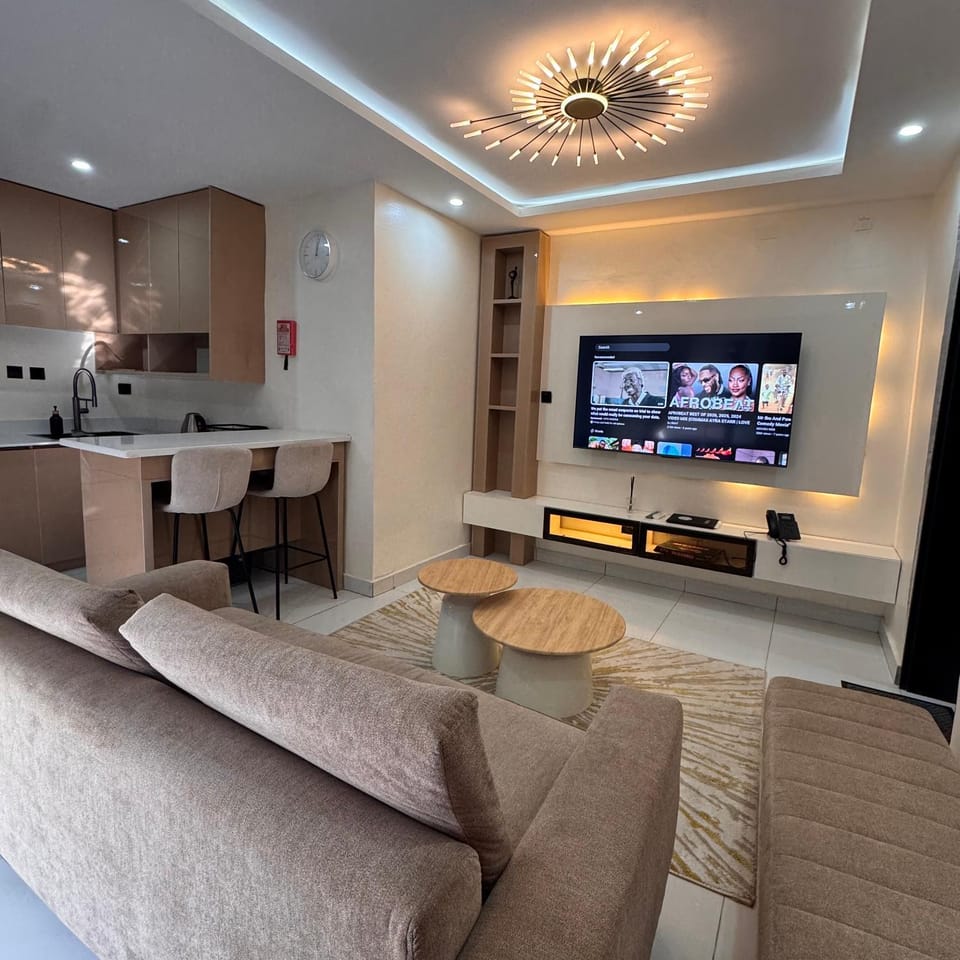 Communal lounge/ TV room, TV and multimedia, Kitchen or kitchenette, Living room, Seating area, Dining area