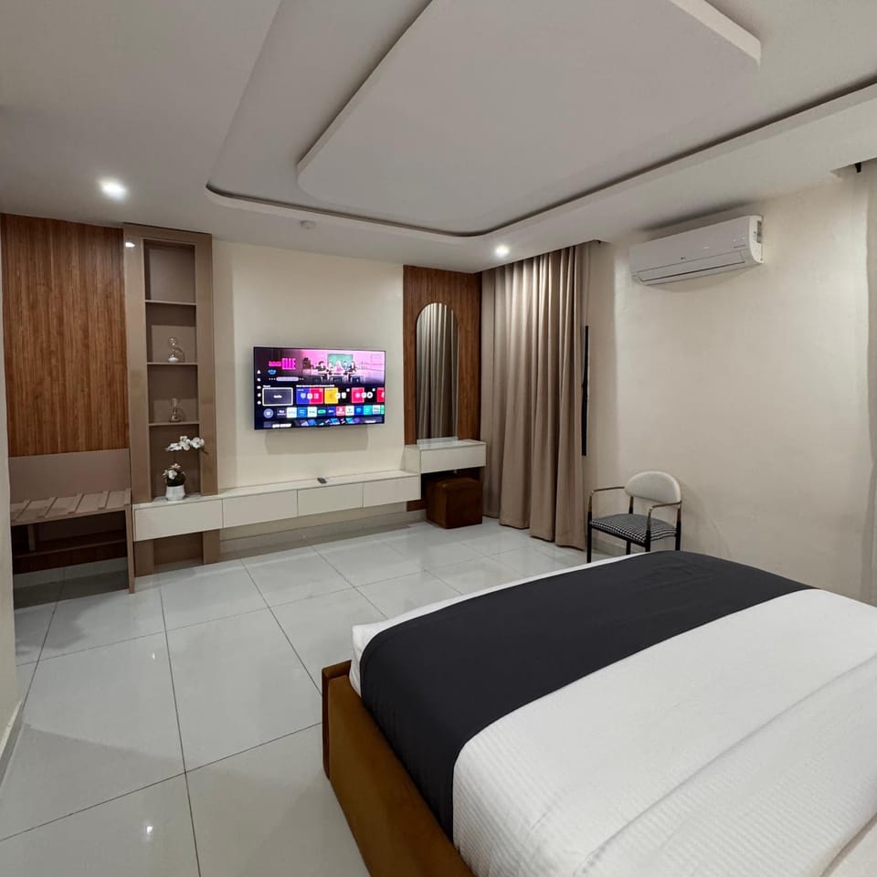 Bed, TV and multimedia, Photo of the whole room, Bedroom, air conditioner