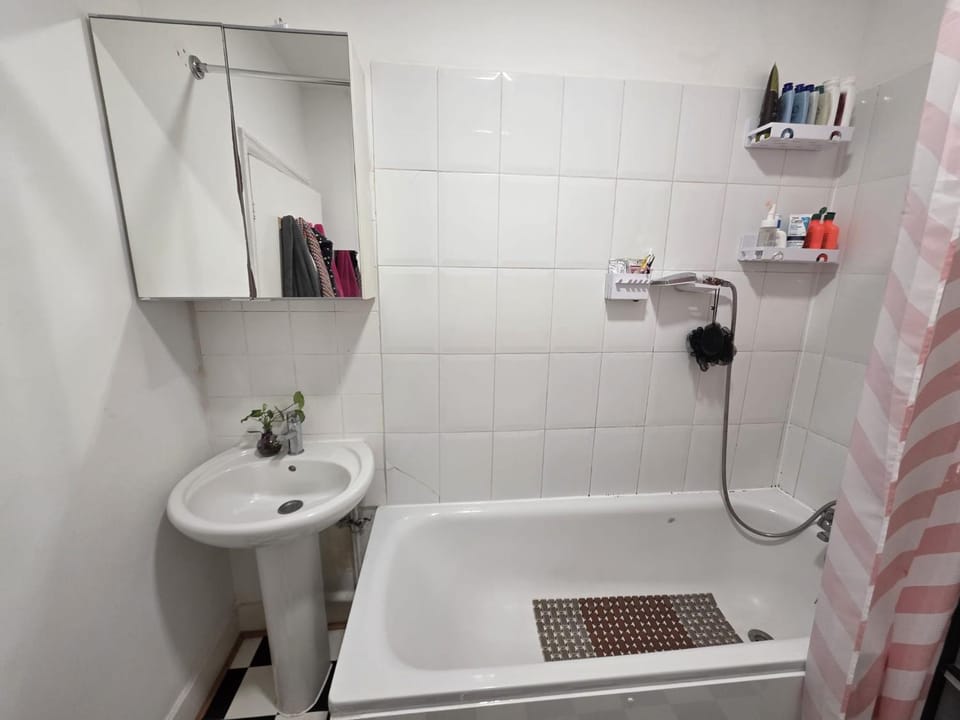 Hk house Apartment in Wembley