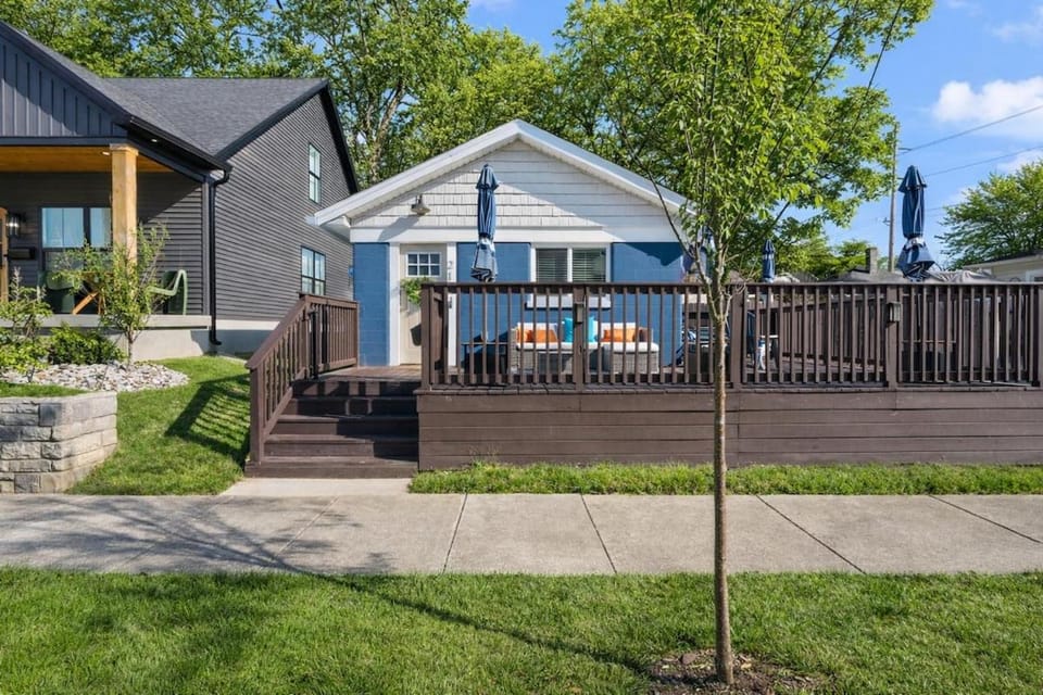 Historic downtown home with private fenced yard House in Jeffersonville