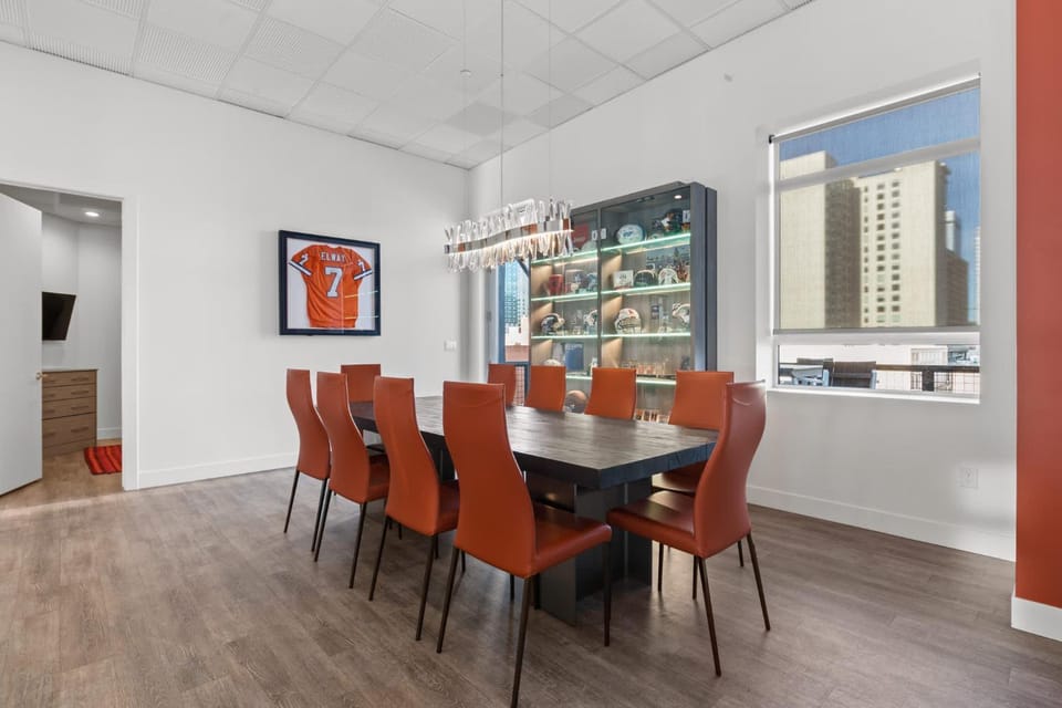 The All-Star Deluxe Penthouse in Heart of Downtown House in Denver