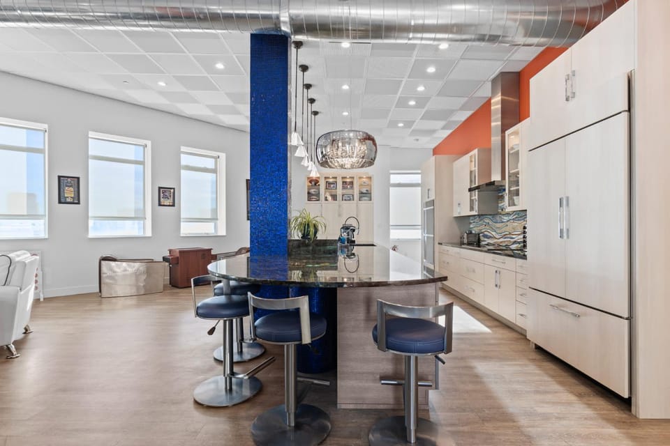 The All-Star Deluxe Penthouse in Heart of Downtown House in Denver