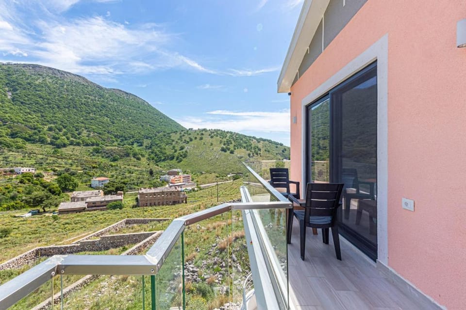 Property building, Natural landscape, Balcony/Terrace, Mountain view