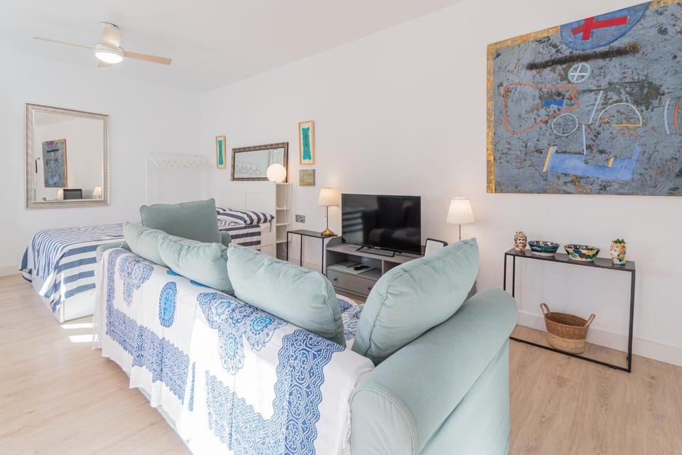 Living room, Photo of the whole room