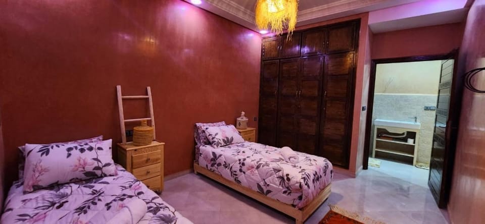 cozy private twin room with balcony Hostel in Souss-Massa