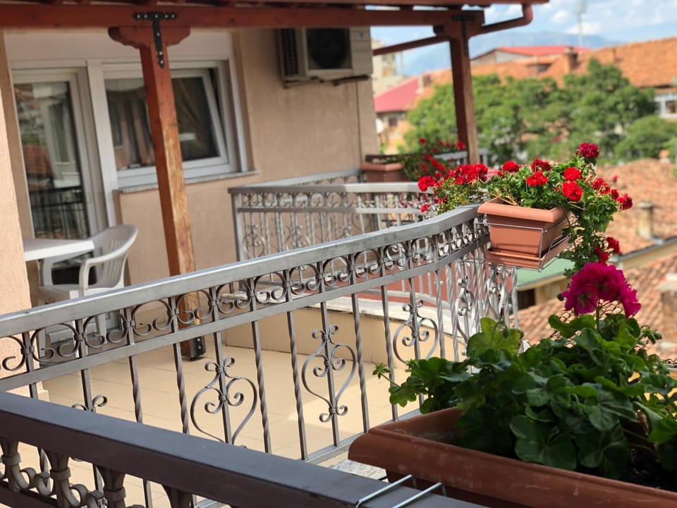 Balcony/Terrace, Mountain view