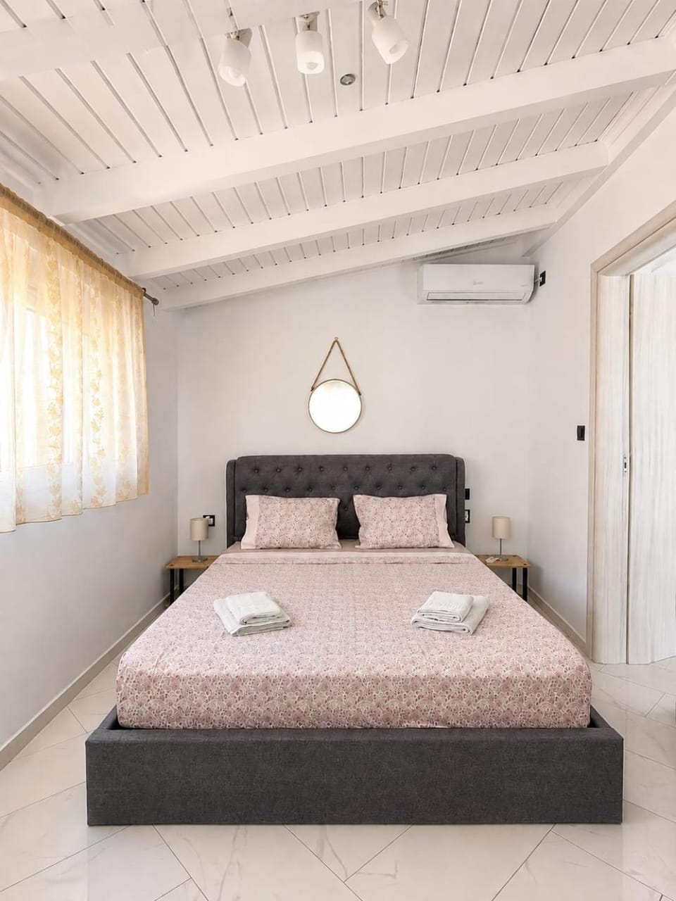 Bed, Bedroom, air conditioner