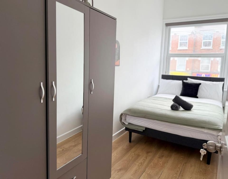 Bed, Photo of the whole room, Bedroom, wardrobe
