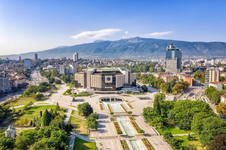 Central Twin Apartments by NDK and Vitosha boulevard with 2 Free Parking spots Apartment in Sofia