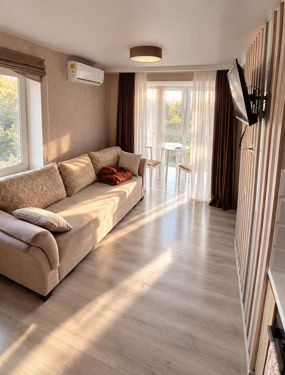 TV and multimedia, View (from property/room), Balcony/Terrace, Balcony/Terrace, Living room, Seating area, Dining area, City view, air conditioner