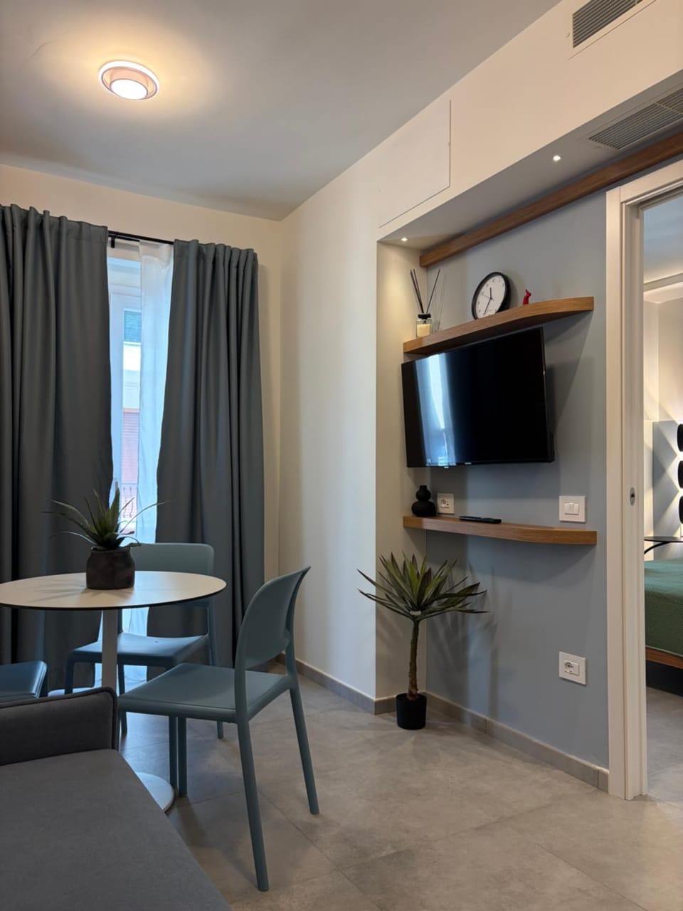 Communal lounge/ TV room, TV and multimedia, Living room, Dining area
