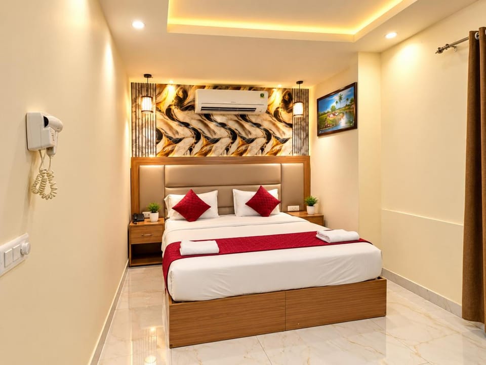Bed, TV and multimedia, Photo of the whole room, Bedroom, towels, air conditioner