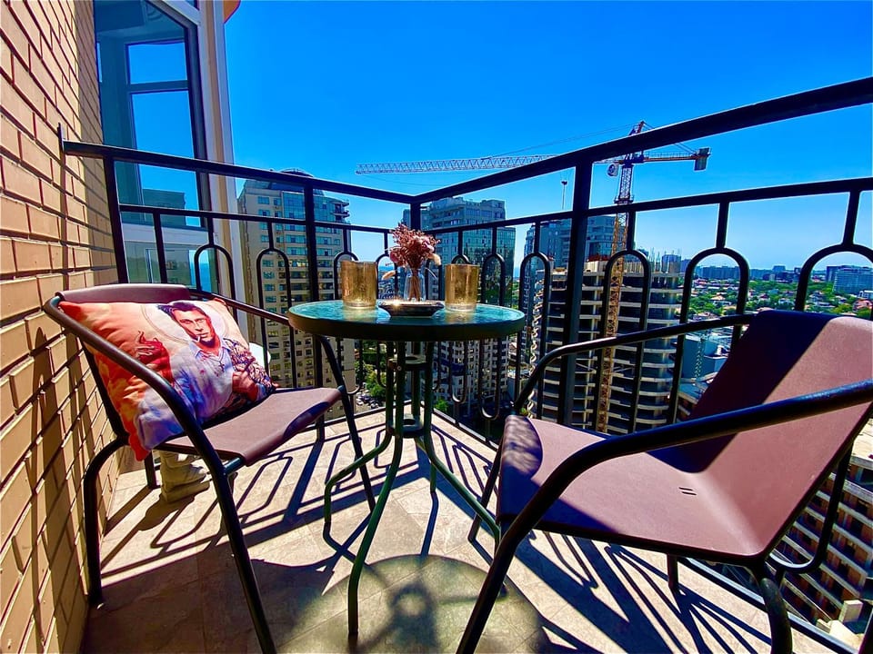 Квартира с двумя спальнями и кухней студией в Аркадия Apartment in Odessa