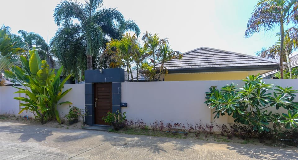 Off site, Neighbourhood, Natural landscape, Other, On site, Area and facilities, Area and facilities, Location