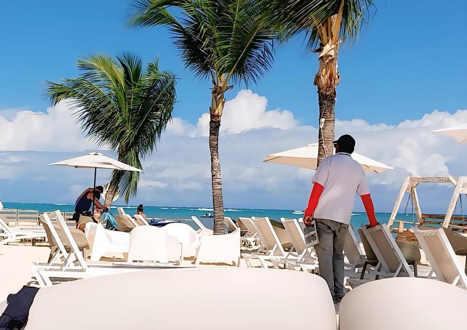 Day, Natural landscape, Beach, Guests, sunbed