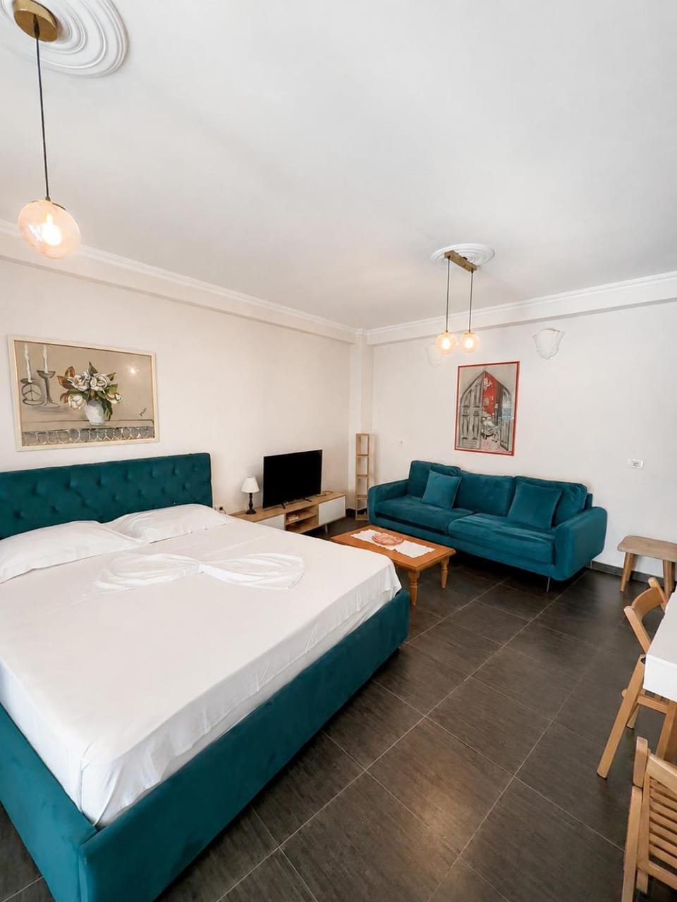 Bed, Living room, Photo of the whole room