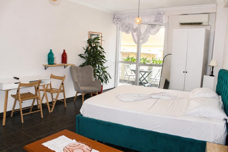 Bedroom, air conditioner