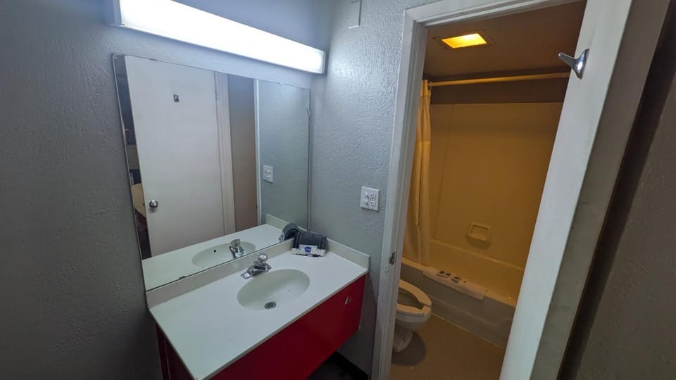 Queen Bed Hotel Room 336 Apartment in Amarillo