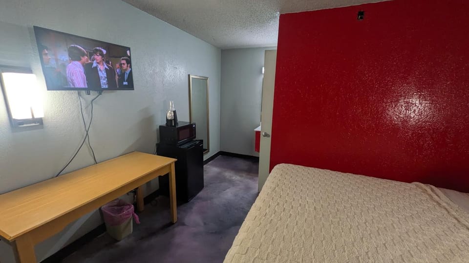 Queen Bed Hotel Room 336 Apartment in Amarillo