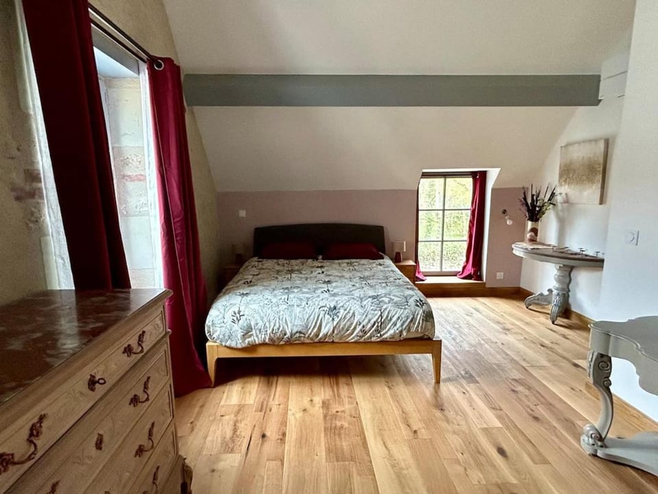 Bed, Photo of the whole room, Bedroom