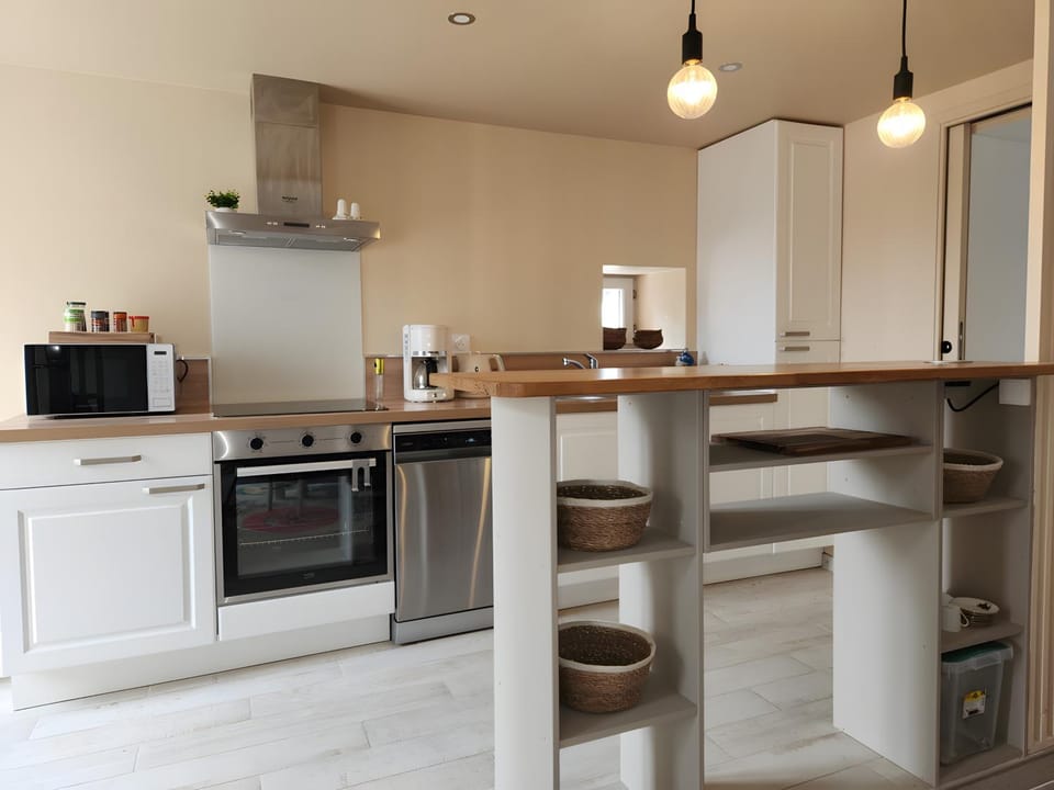 Kitchen or kitchenette, Living room