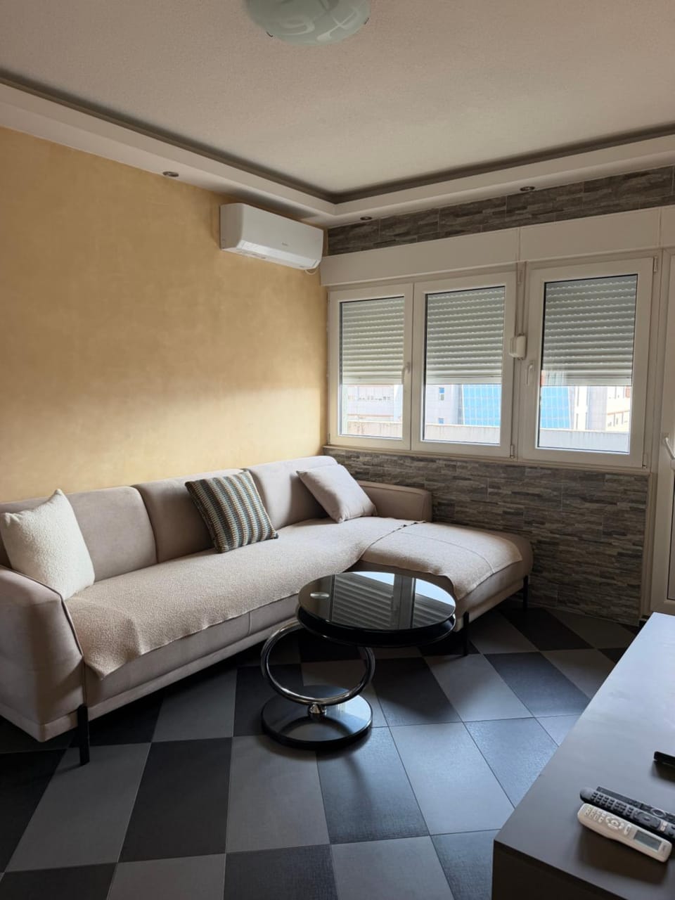 Living room, Seating area, air conditioner