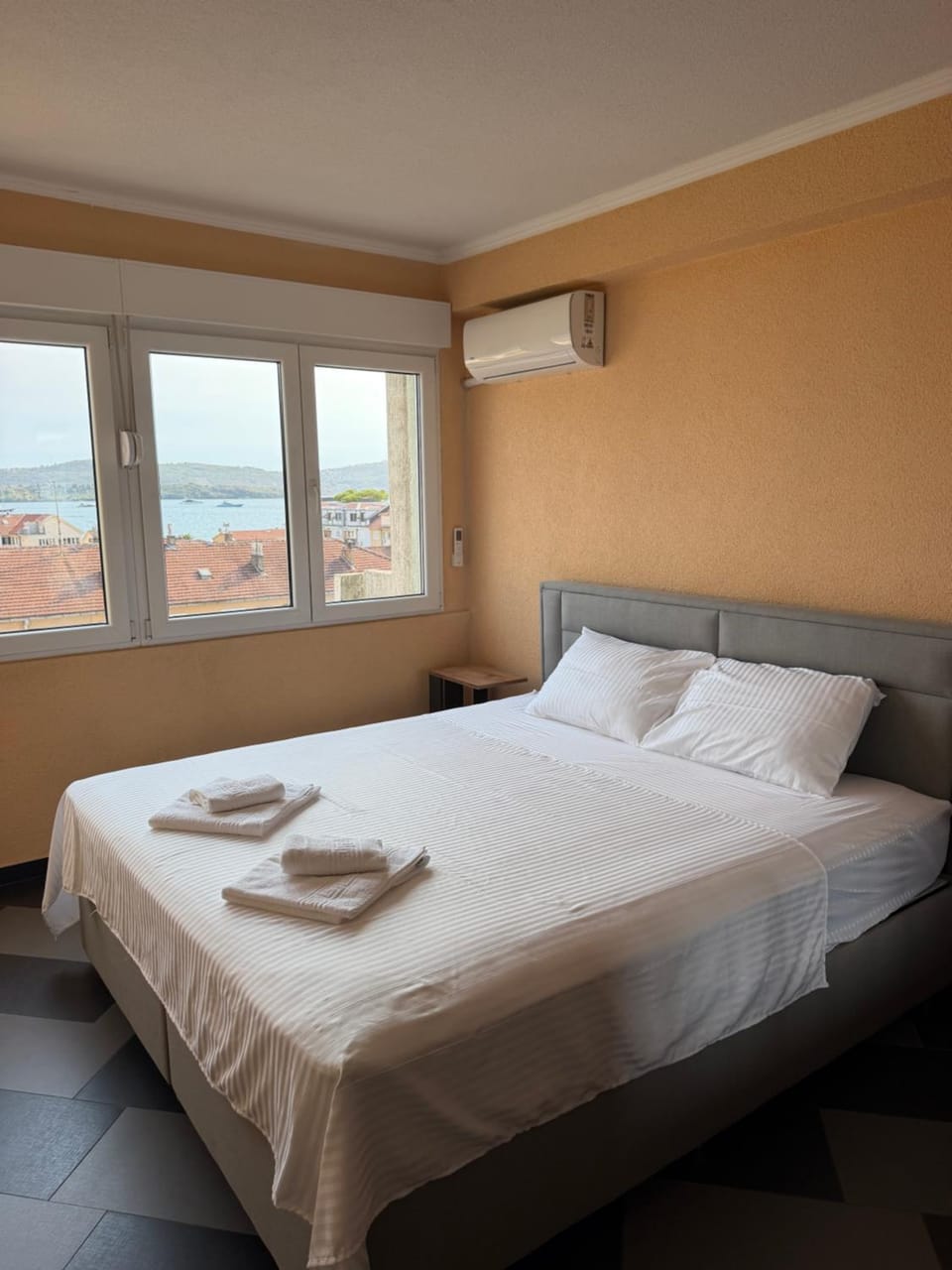 Bed, Photo of the whole room, Bedroom, towels, air conditioner