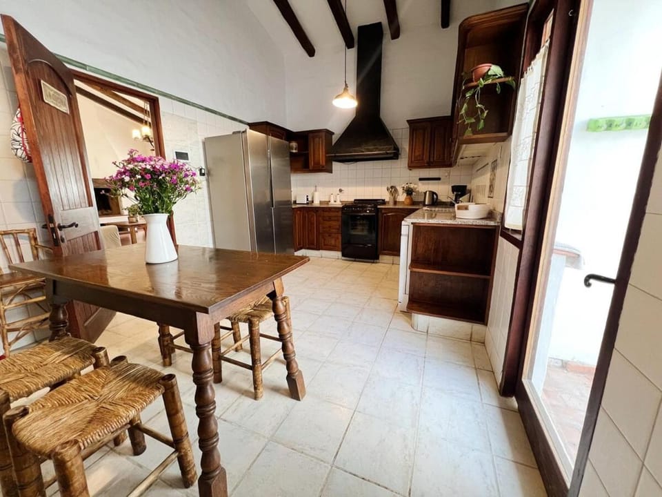 Classic and warm with a wonderful garden, Chacras House in Luján de Cuyo