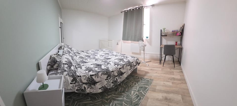 Bed, Photo of the whole room, Bedroom