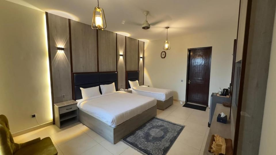 Photo of the whole room, Bedroom, wardrobe