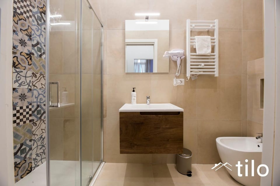 Toilet, Bathroom, bidet, towels